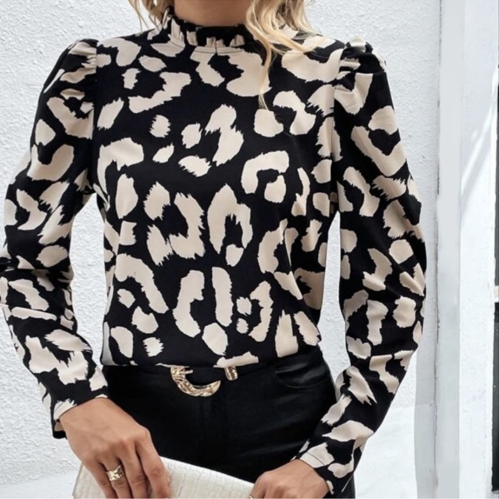 Leopard Print Frill Mock Neck Puff
Sleeve Blouse Sz Med NEW